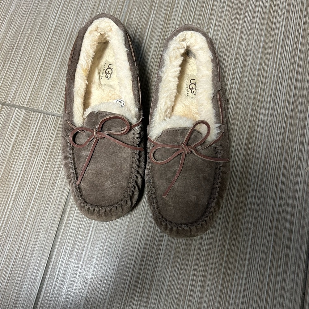 Ugg dakota moccasins